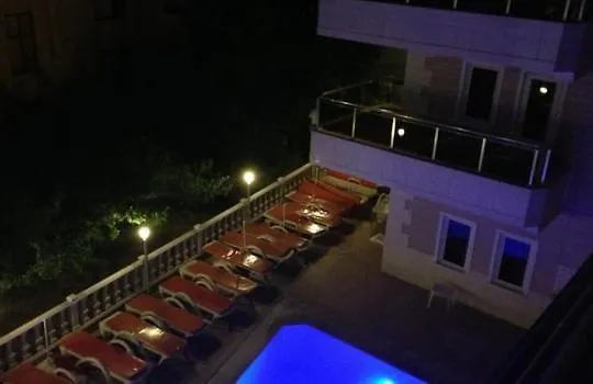 Golden Star Μαρμαρίς