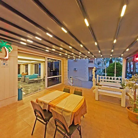 Golden Star فندق مرمريس
